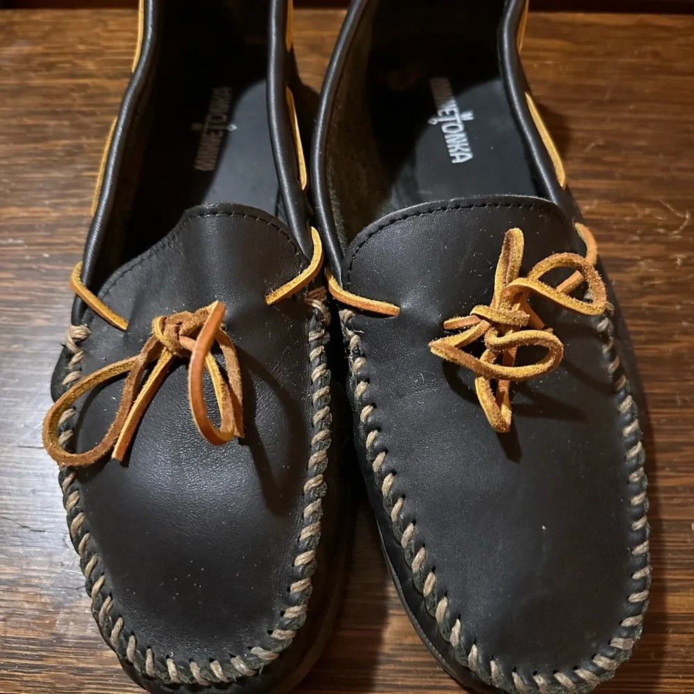 Men’s Minnetonka moccasins. Size 12M. - Picture 2 of 5